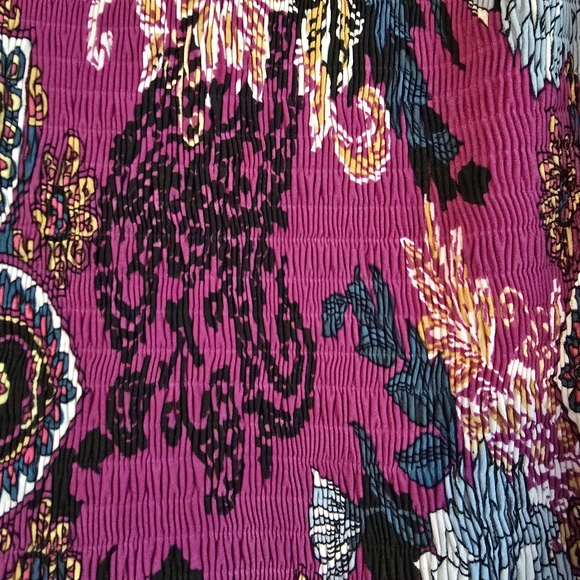 Avenue 30/32 Pink and Black Bell Sleeve Blouse with Ruffled Pleats - Picture 6 of 7